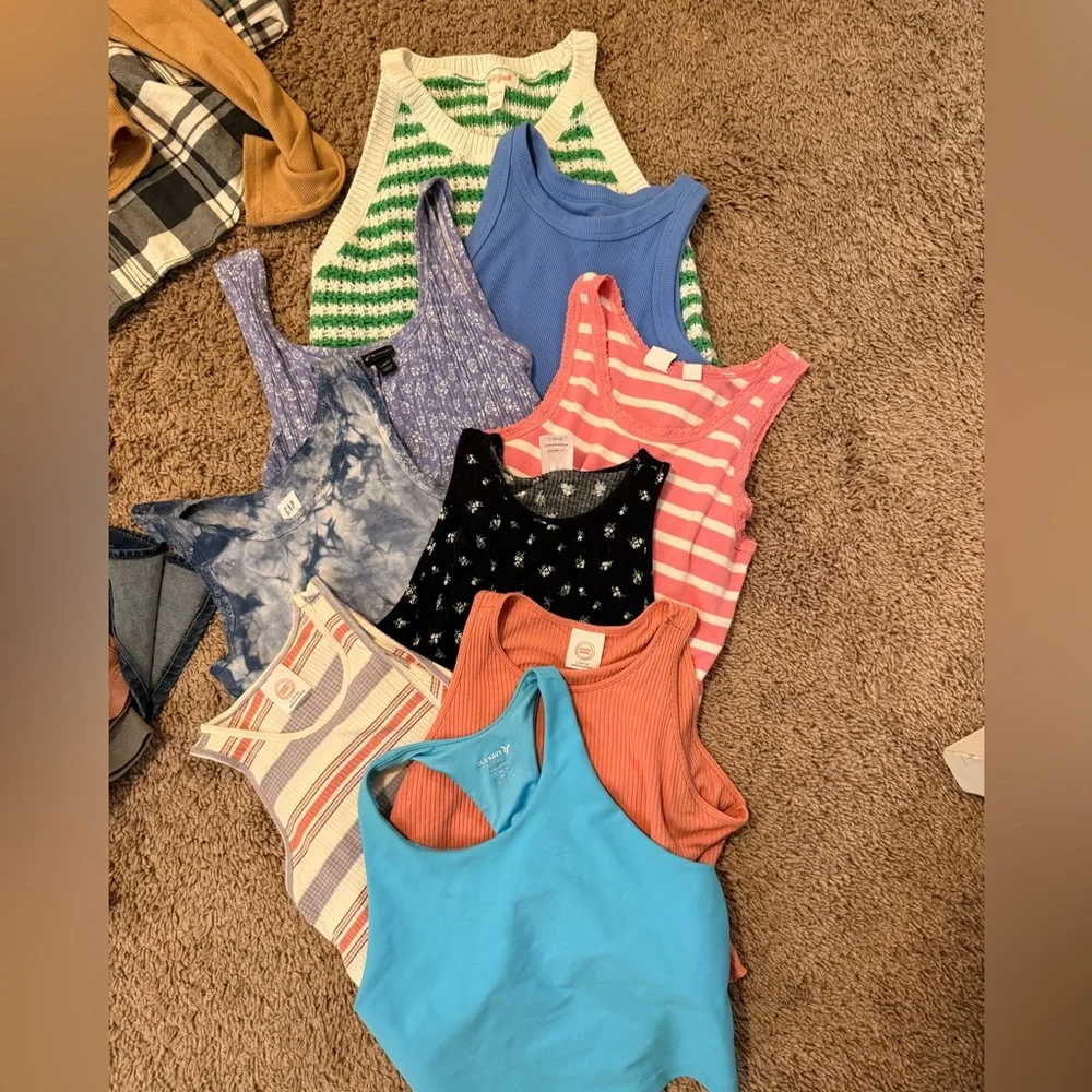 Huge Lot of Assorted Girls Tops, Shorts, Jeans, Leggings, Tanks in sz 10/12 L - Picture 8 of 10